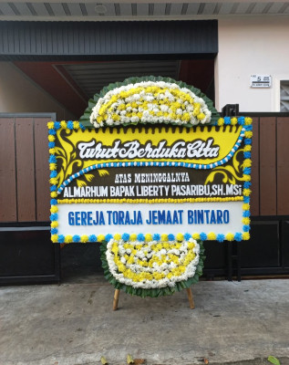 Papan Bunga Duka di Karang Anyar Pantai