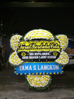 Papan Bunga Duka di Karang Anyar Pantai